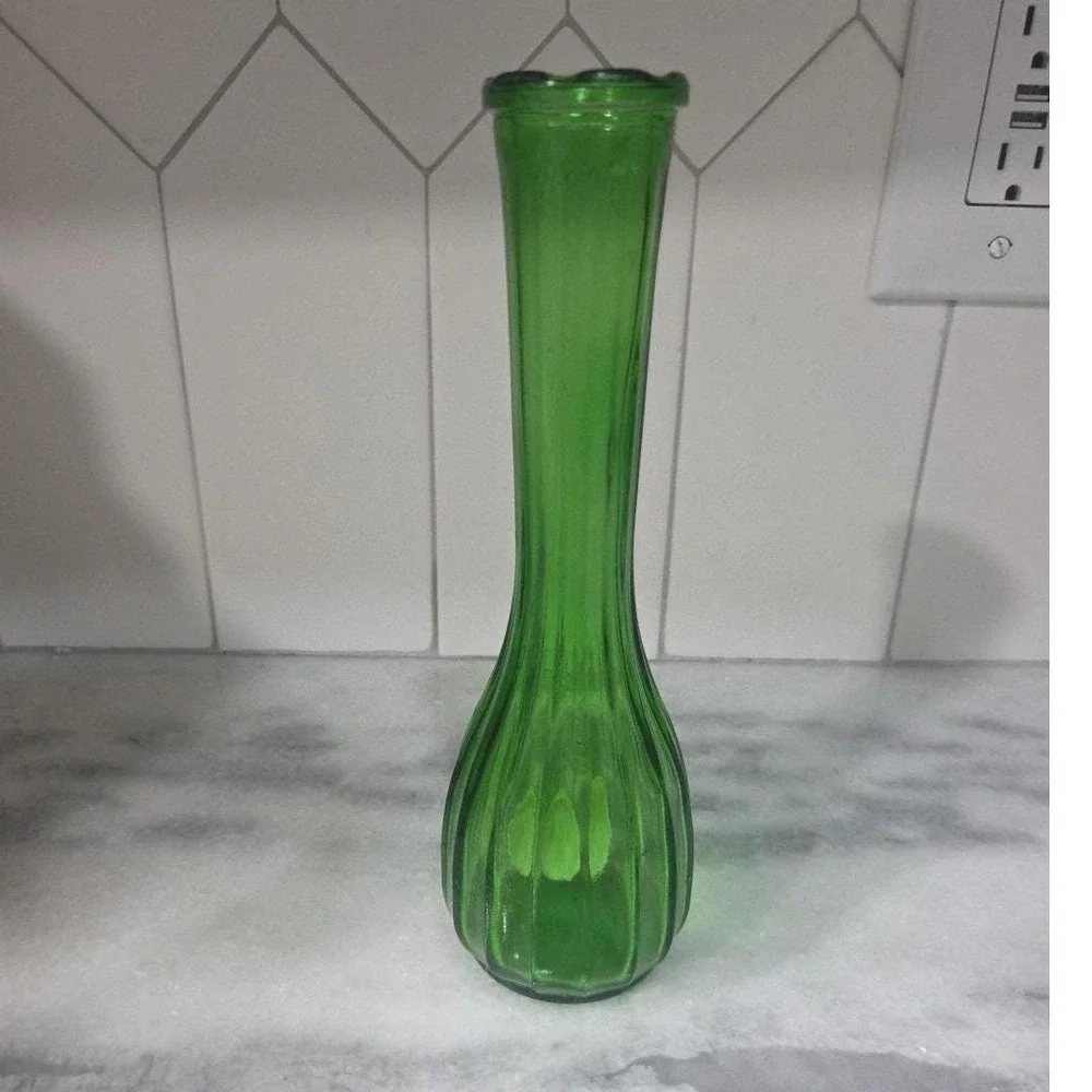 CLG‎ Co. Emerald Green Glass Bud Vase, Vintage Ribbed Flower Holder, Centerpiece